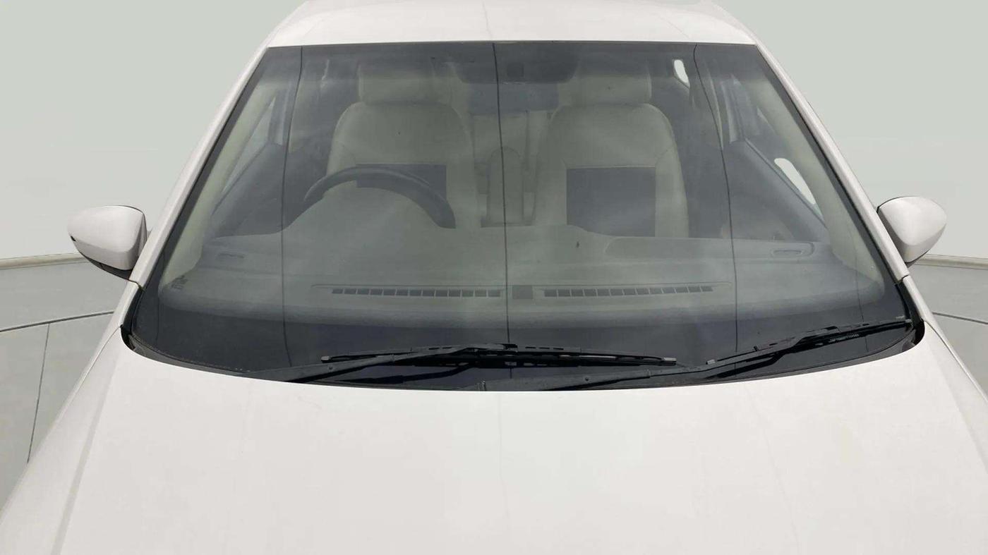 2015 Volkswagen Vento HIGHLINE PETROL AT, Petrol, Automatic, 71,325 km, Front Windshield