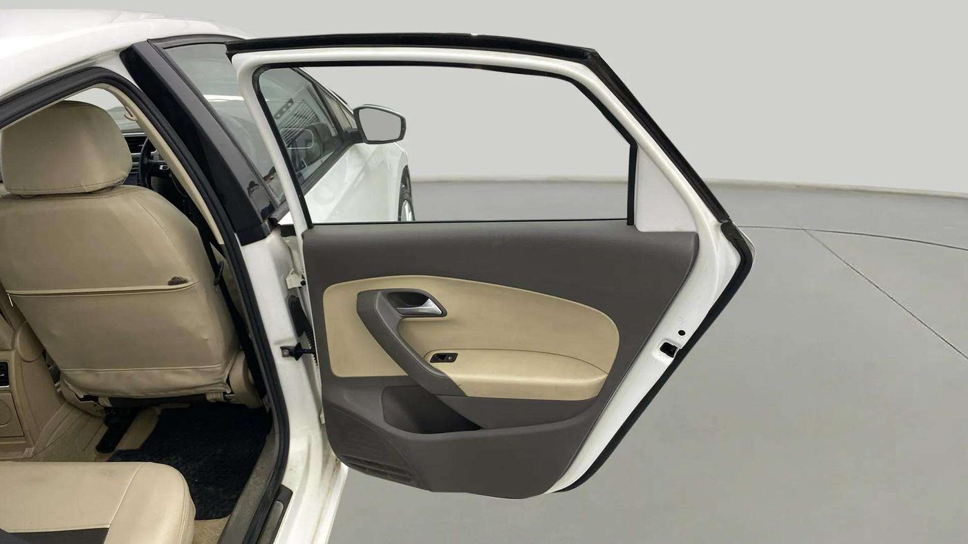 2015 Volkswagen Vento HIGHLINE PETROL AT, Petrol, Automatic, 71,325 km, RHS Rear Door
