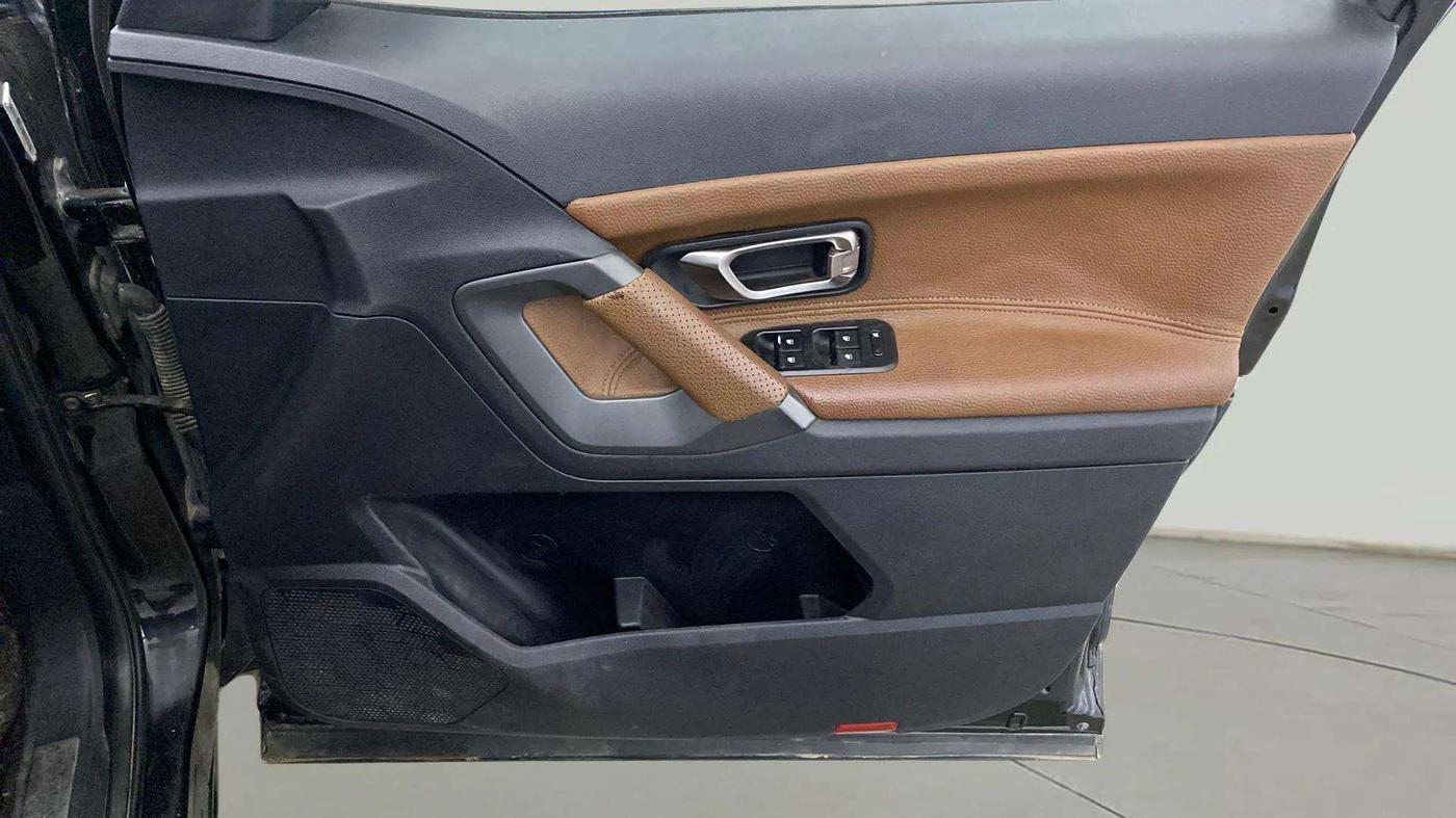 2020 Tata Harrier XT PLUS 2.0L KRYOTEC DARK EDITON, Diesel, Manual, 84,849 km, Driver Side Door Panels Control