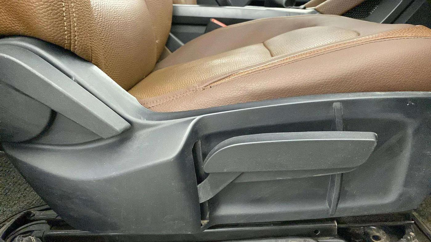 2020 Tata Harrier XT PLUS 2.0L KRYOTEC DARK EDITON, Diesel, Manual, 84,849 km, Driver Side Adjustment Panel
