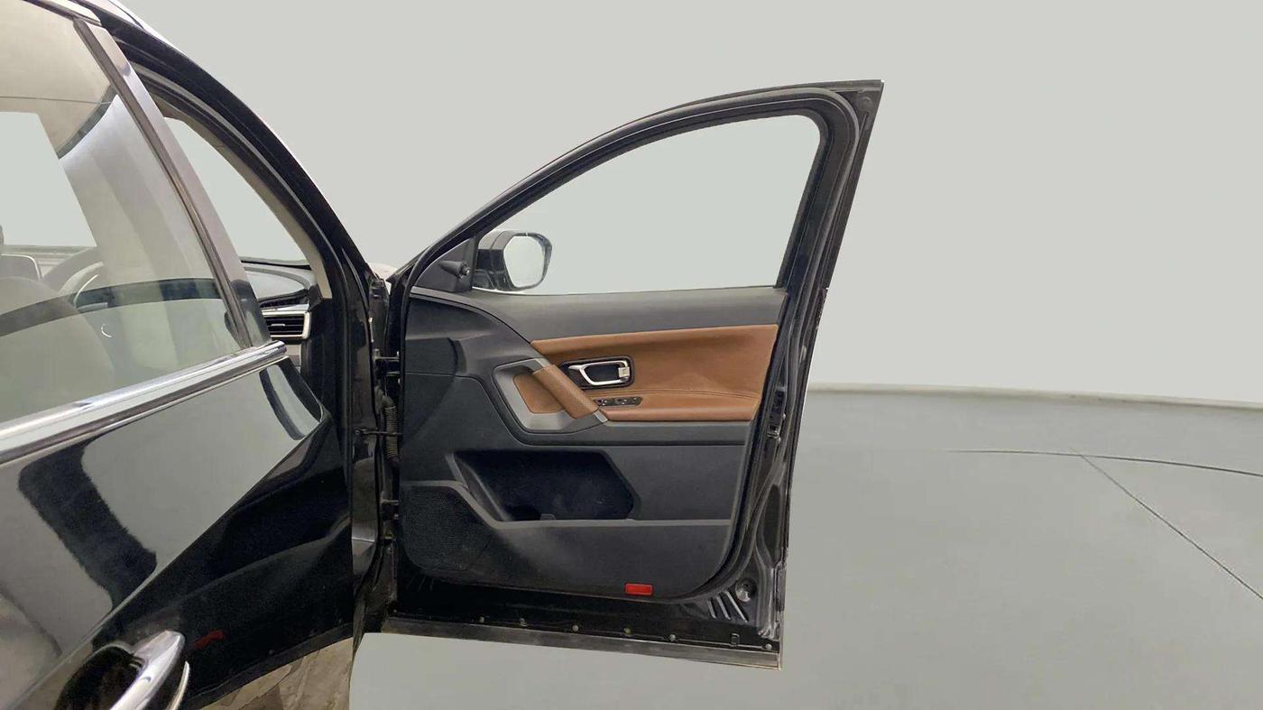 2020 Tata Harrier XT PLUS 2.0L KRYOTEC DARK EDITON, Diesel, Manual, 84,849 km, RHS Front Door