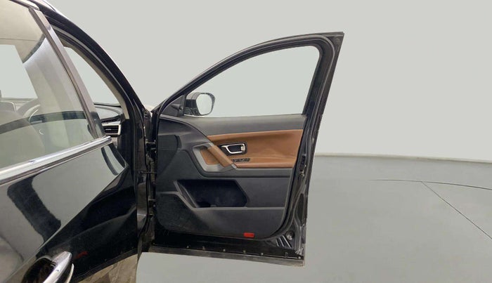 2020 Tata Harrier XT PLUS 2.0L KRYOTEC DARK EDITON, Diesel, Manual, 83,922 km, RHS Front Door