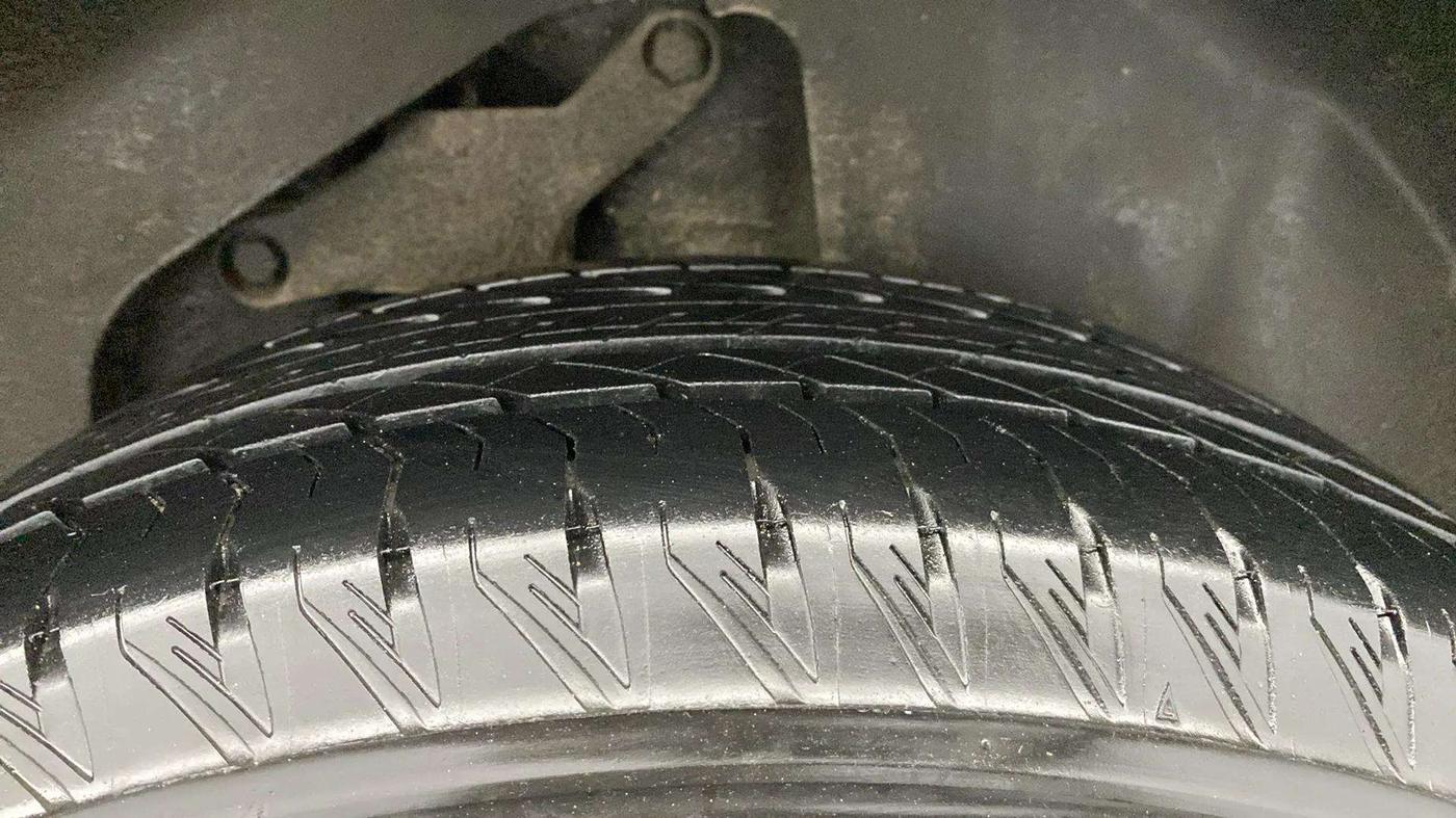 2023 Tata Safari ACCOMPLISHED PLUS DARK EDITION AT, Diesel, Automatic, 17,176 km, Left Rear Tyre Tread