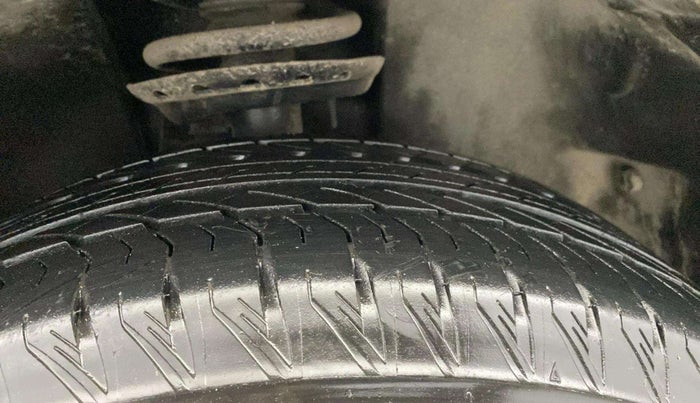 2025 Tata Safari ACCOMPLISHED PLUS DARK EDITION AT, Diesel, Automatic, 17,160 km, Right Front Tyre Tread