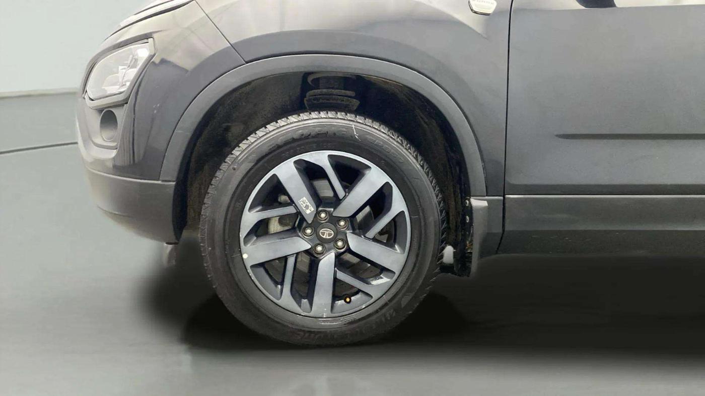 2023 Tata Safari ACCOMPLISHED PLUS DARK EDITION AT, Diesel, Automatic, 17,176 km, Left Front Wheel
