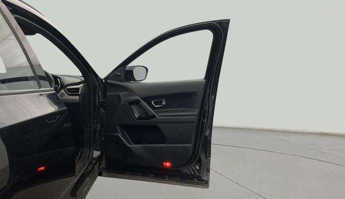 2025 Tata Safari ACCOMPLISHED PLUS DARK EDITION AT, Diesel, Automatic, 17,160 km, RHS Front Door
