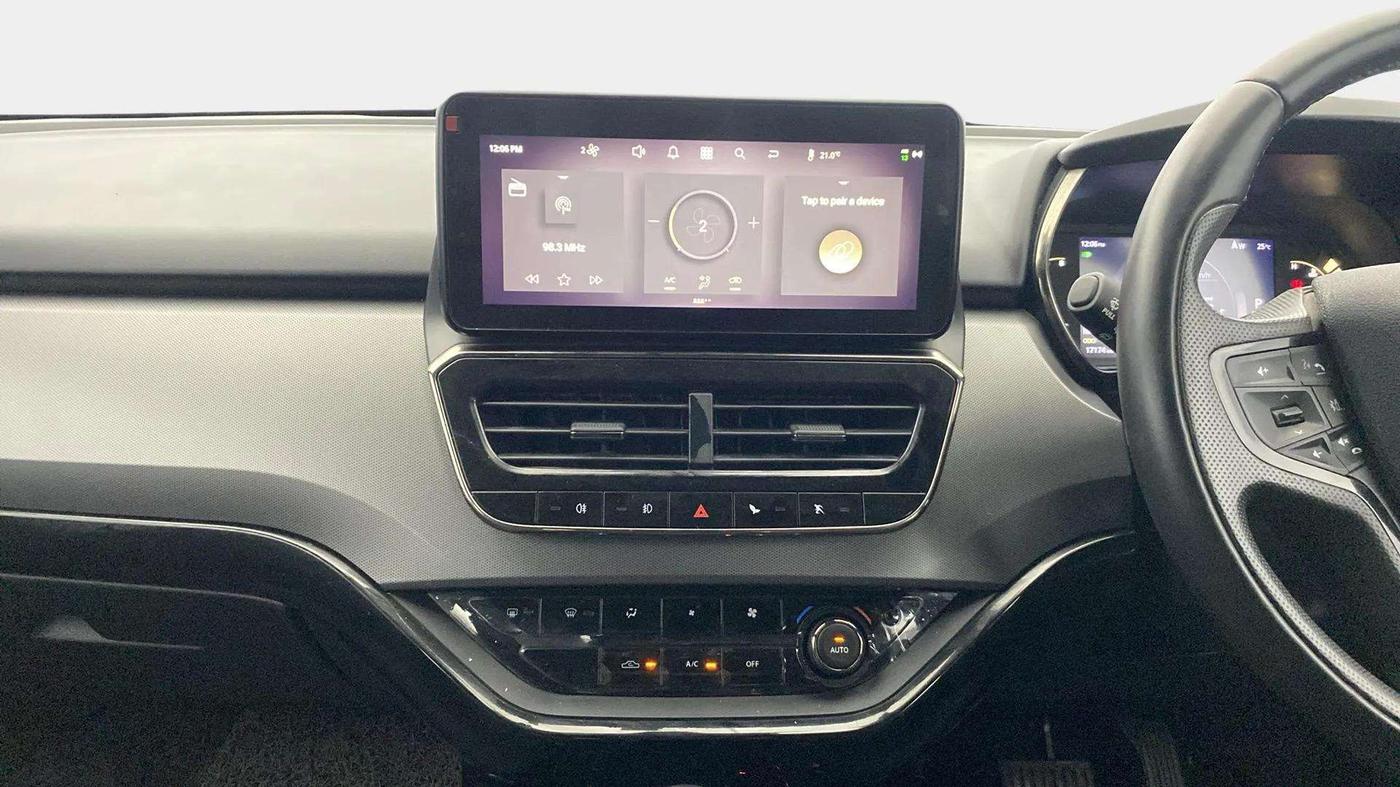 2023 Tata Safari ACCOMPLISHED PLUS DARK EDITION AT, Diesel, Automatic, 17,176 km, Air Conditioner