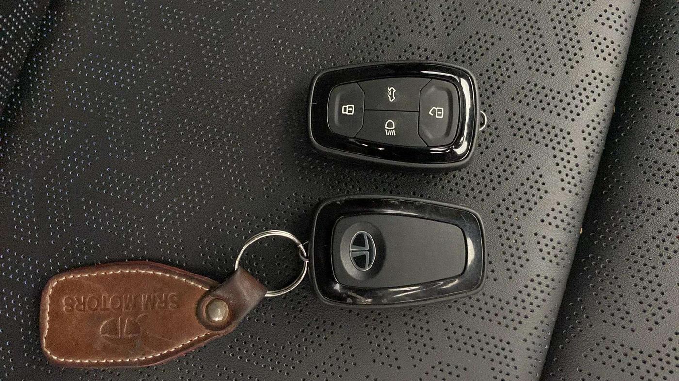 2023 Tata Safari ACCOMPLISHED PLUS DARK EDITION AT, Diesel, Automatic, 17,176 km, Key Close Up