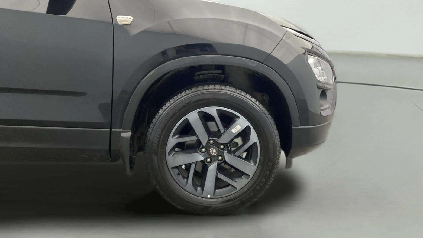 2023 Tata Safari ACCOMPLISHED PLUS DARK EDITION AT, Diesel, Automatic, 17,176 km, Right Front Wheel