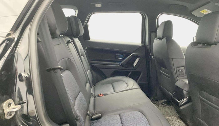 2025 Tata Safari ACCOMPLISHED PLUS DARK EDITION AT, Diesel, Automatic, 17,160 km, Right Side Rear Door Cabin