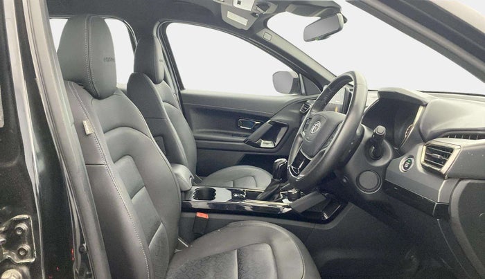 2025 Tata Safari ACCOMPLISHED PLUS DARK EDITION AT, Diesel, Automatic, 17,160 km, Right Side Front Door Cabin
