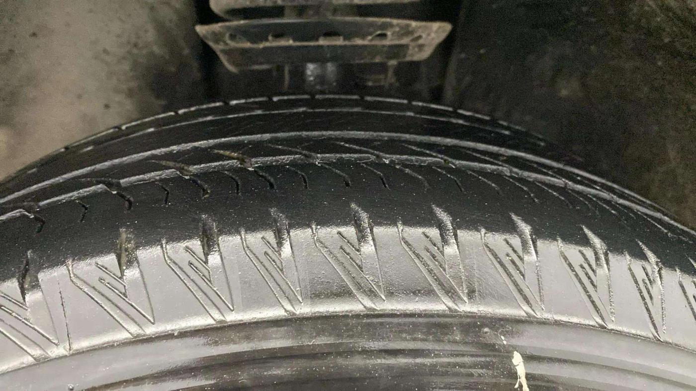 2023 Tata Safari ACCOMPLISHED PLUS DARK EDITION AT, Diesel, Automatic, 17,176 km, Left Front Tyre Tread