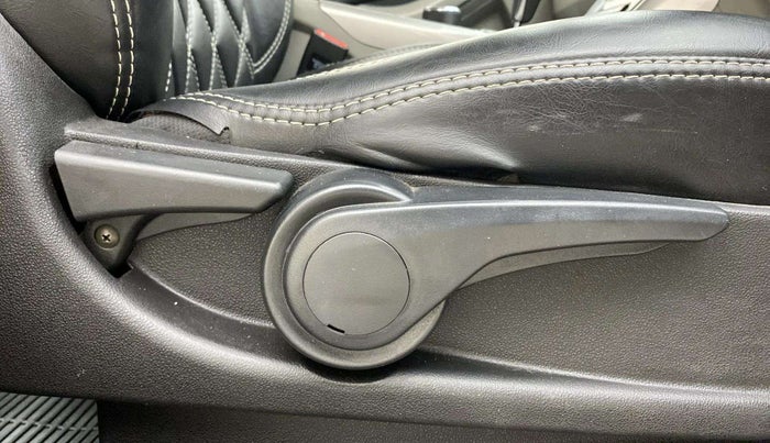 2019 Tata NEXON XZA PLUS PETROL DUAL TONE, Petrol, Automatic, 51,207 km, Driver Side Adjustment Panel