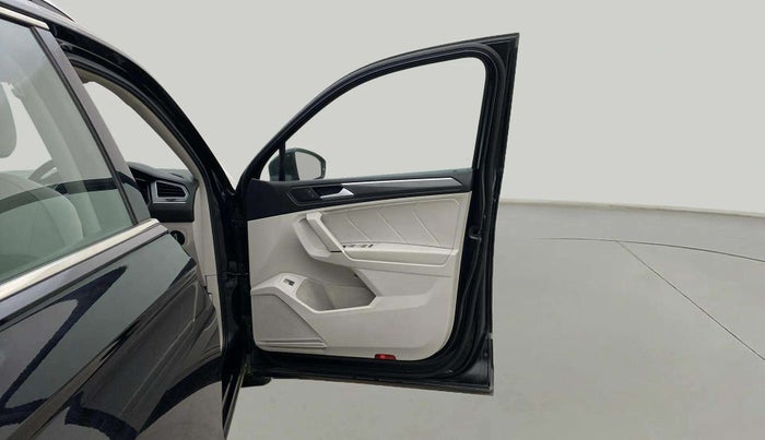 2020 Volkswagen TIGUAN ALL SPACE 2.0 TSI, Petrol, Automatic, 57,772 km, RHS Front Door
