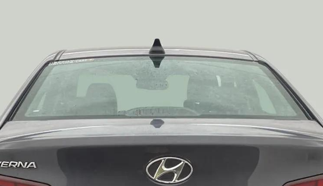 2017 Hyundai Verna 1.6 VTVT SX O, Petrol, Manual, 45,309 km, Rear Windshield