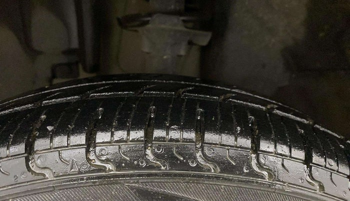 2017 Renault Kwid RXT 1.0 (O), Petrol, Manual, 83,298 km, Left Front Tyre Tread