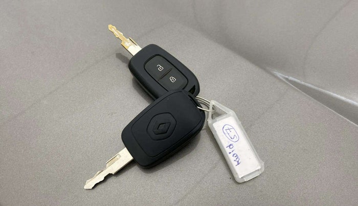 2017 Renault Kwid RXT 1.0 (O), Petrol, Manual, 83,298 km, Key Close Up