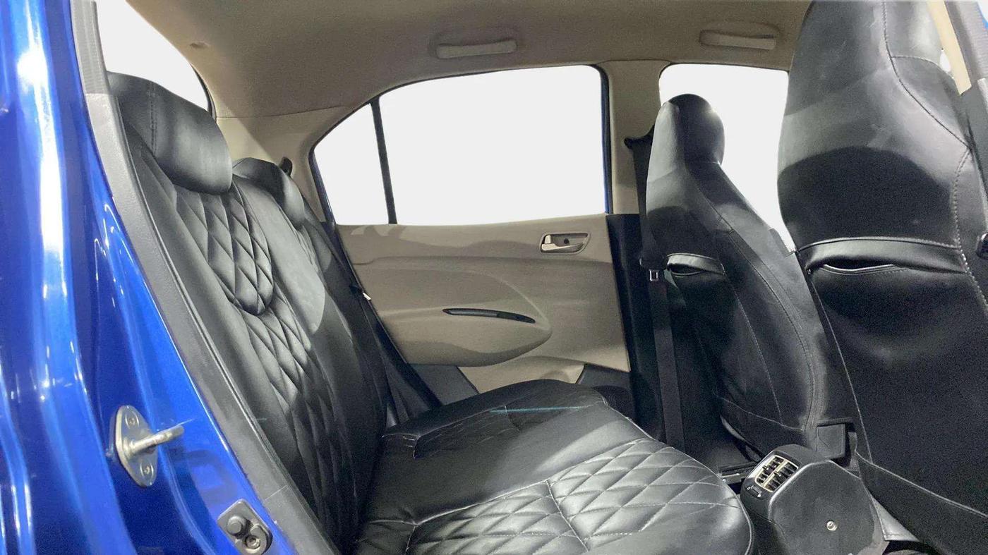 2019 Hyundai NEW SANTRO MAGNA, CNG, Manual, 93,360 km, Right Side Rear Door Cabin
