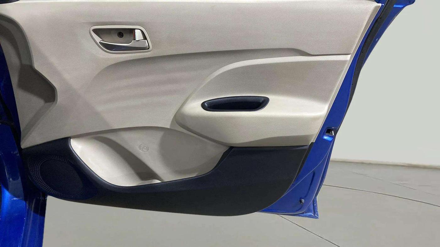 2019 Hyundai NEW SANTRO MAGNA, CNG, Manual, 93,360 km, Driver Side Door Panels Control