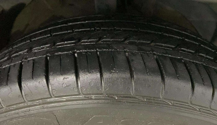 2022 MG HECTOR SHINE 1.5 PETROL TURBO CVT, Petrol, Automatic, 38,707 km, Right Front Tyre Tread