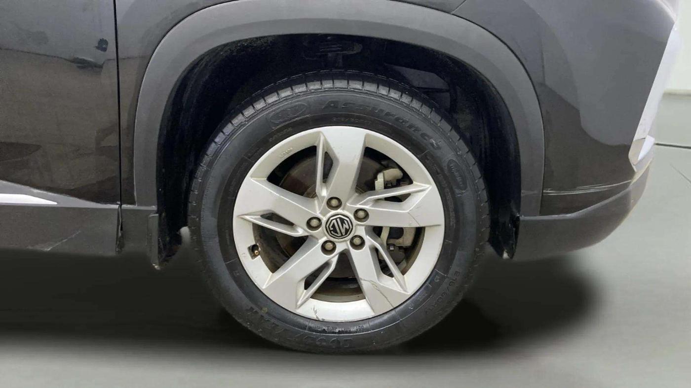 2022 MG HECTOR SHINE 1.5 PETROL TURBO CVT, Petrol, Automatic, 38,707 km, Right Front Wheel