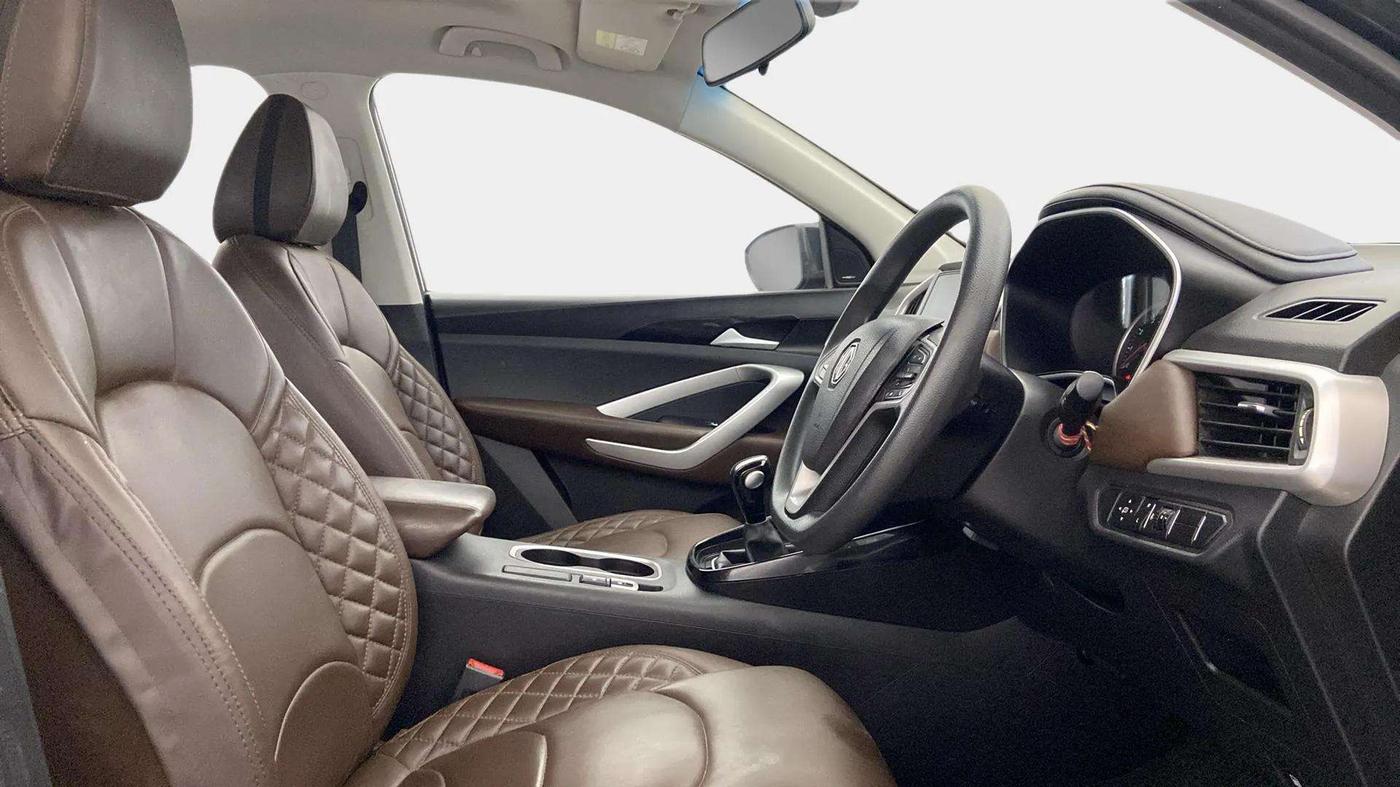 2022 MG HECTOR SHINE 1.5 PETROL TURBO CVT, Petrol, Automatic, 38,707 km, Right Side Front Door Cabin