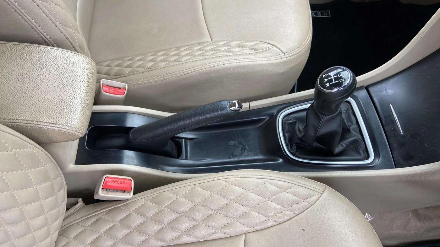 2019 Maruti Ciaz DELTA 1.5 SHVS MT PETROL, CNG, Manual, 1,26,964 km, Gear Lever