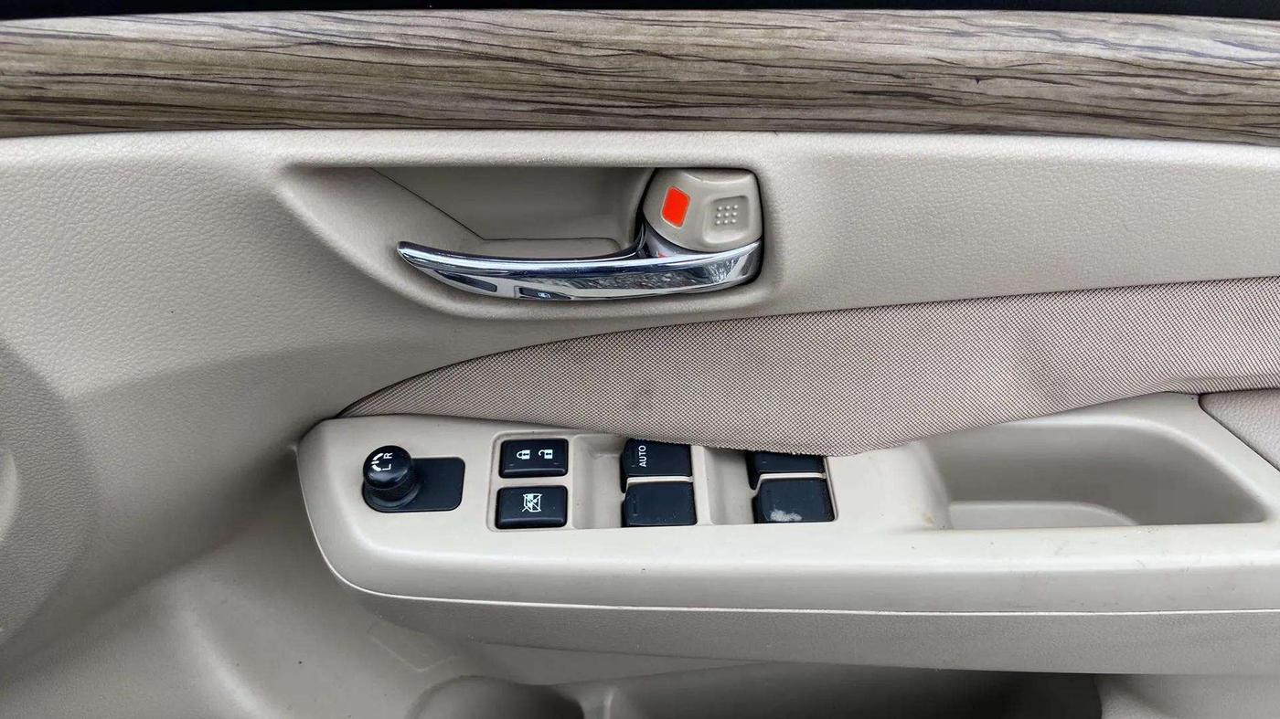 2019 Maruti Ciaz DELTA 1.5 SHVS MT PETROL, CNG, Manual, 1,26,964 km, Driver Side Door Panels Control