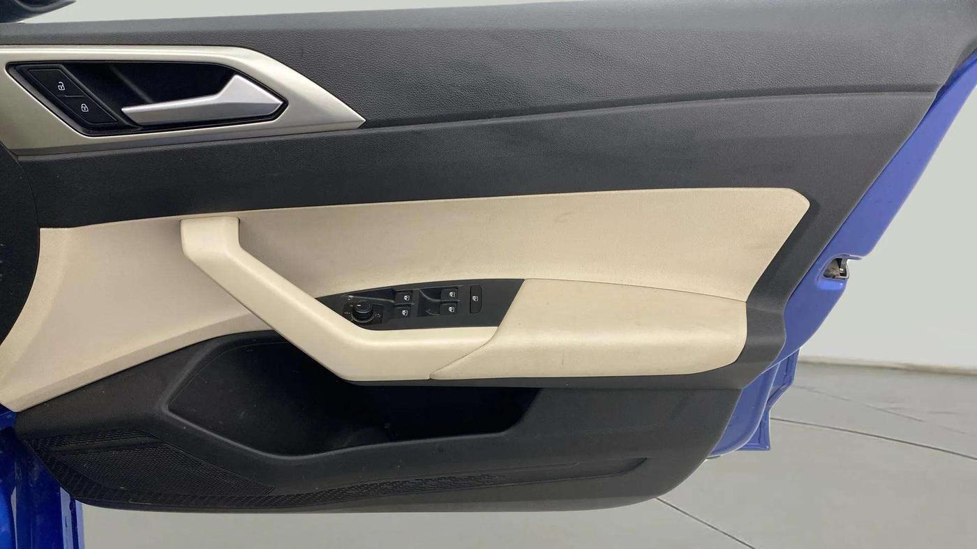 2022 Volkswagen VIRTUS TOPLINE TSI 1.0 AT, Petrol, Automatic, 52,864 km, Driver Side Door Panels Control