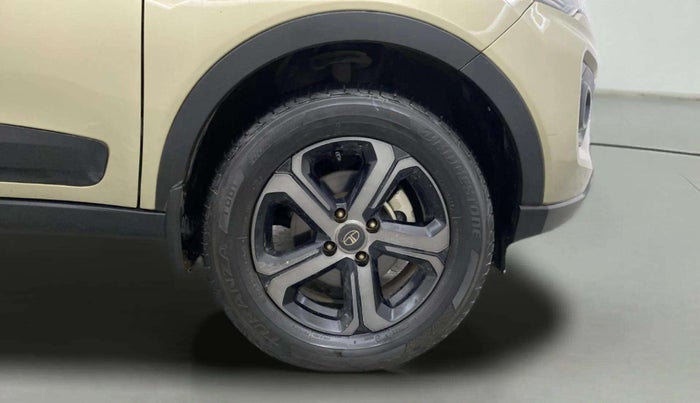 2022 Tata NEXON XZ PLUS (PREMIUM) KAZIRANGA DIESEL, Diesel, Manual, 34,807 km, Right Front Wheel