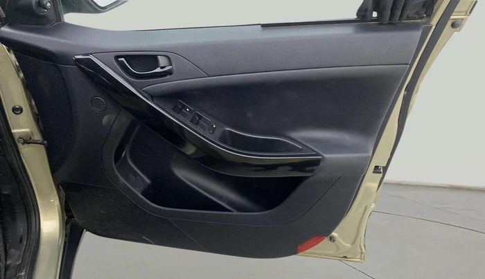 2022 Tata NEXON XZ PLUS (PREMIUM) KAZIRANGA DIESEL, Diesel, Manual, 34,807 km, Driver Side Door Panels Control