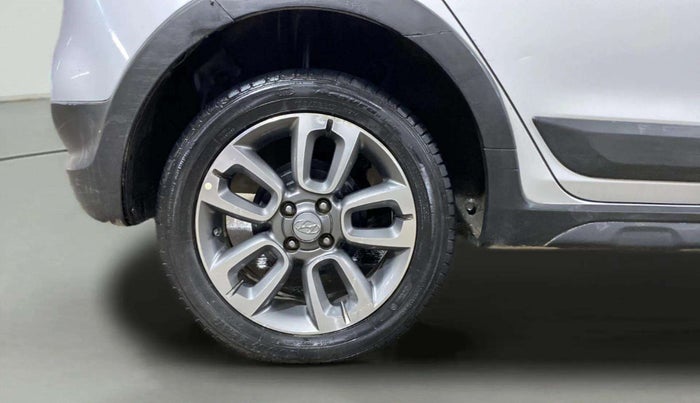 2017 Hyundai i20 Active 1.2 SX, Petrol, Manual, 30,253 km, Right Rear Wheel