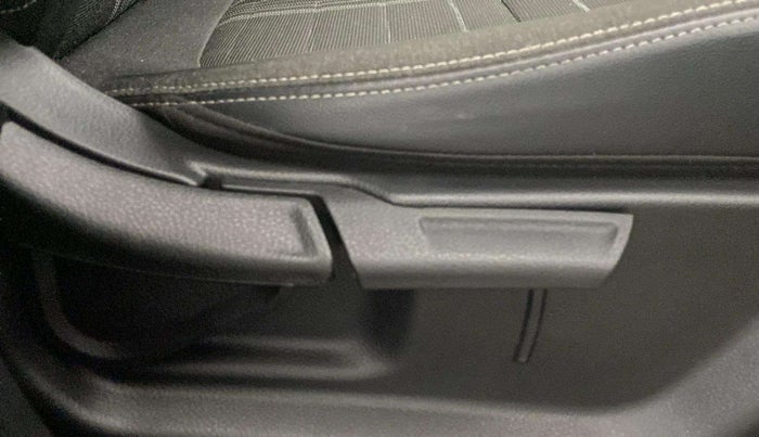 2024 KIA SONET HTK PLUS 1.2 PETROL MT, Petrol, Manual, 32,936 km, Driver Side Adjustment Panel
