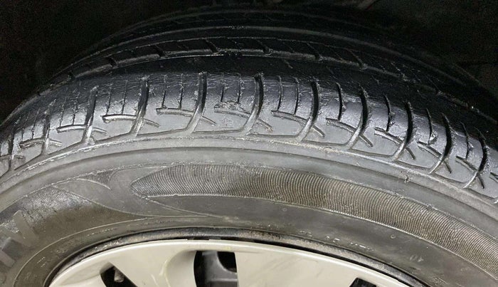 2017 Maruti Baleno DELTA PETROL 1.2, Petrol, Manual, 65,005 km, Right Front Tyre Tread