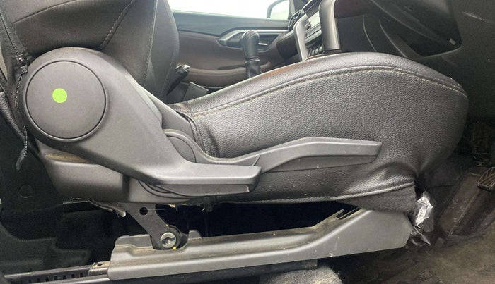 2023 Maruti Grand Vitara ZETA SMART HYBRID, Petrol, Manual, 19,713 km, Driver Side Adjustment Panel