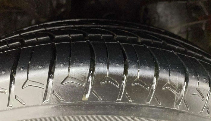 2018 Hyundai Eon 1.0 MAGNA +, Petrol, Manual, 42,148 km, Right Front Tyre Tread