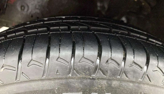 2018 Hyundai Eon 1.0 MAGNA +, Petrol, Manual, 42,148 km, Left Front Tyre Tread