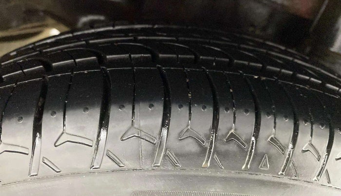 2018 Hyundai Eon 1.0 MAGNA +, Petrol, Manual, 42,148 km, Left Rear Tyre Tread