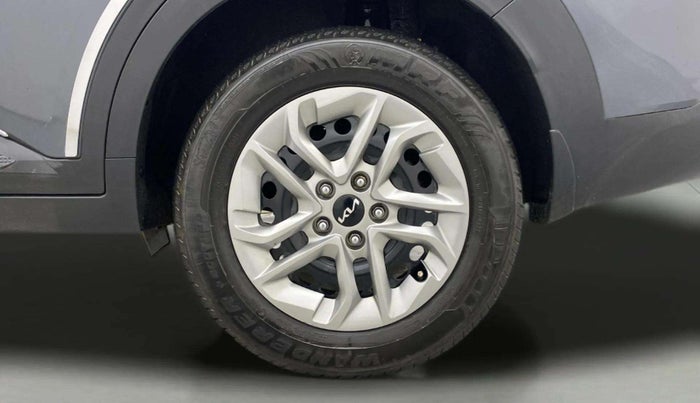 2022 KIA CARENS PRESTIGE 1.4 PETROL 7 STR, Petrol, Manual, 29,882 km, Left Rear Wheel