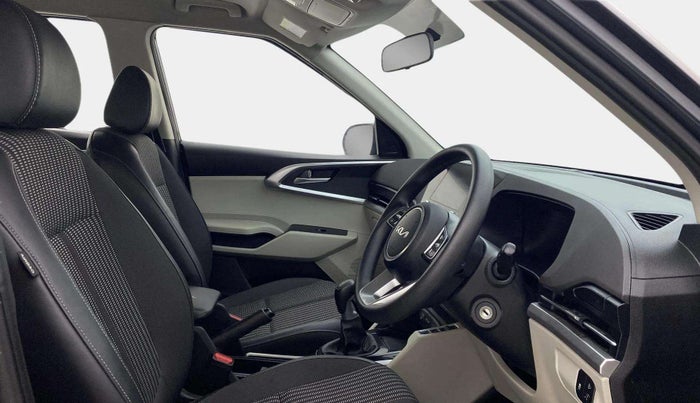 2022 KIA CARENS PRESTIGE 1.4 PETROL 7 STR, Petrol, Manual, 29,882 km, Right Side Front Door Cabin