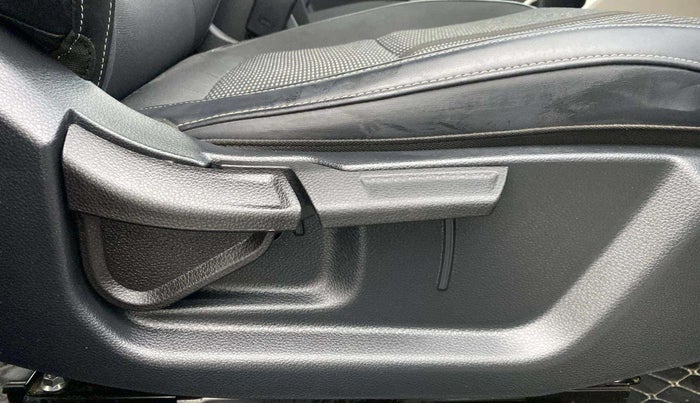 2022 KIA CARENS PRESTIGE 1.4 PETROL 7 STR, Petrol, Manual, 29,882 km, Driver Side Adjustment Panel