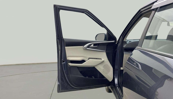 2022 KIA CARENS PRESTIGE 1.4 PETROL 7 STR, Petrol, Manual, 29,882 km, LHS Front Door