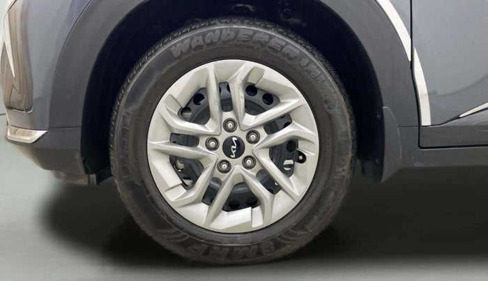2022 KIA CARENS PRESTIGE 1.4 PETROL 7 STR, Petrol, Manual, 29,882 km, Left Front Wheel