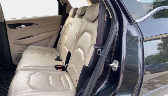 2021 MG HECTOR SHARP 1.5 PETROL CVT, Petrol, Automatic, 31,197 km, Right Side Rear Door Cabin
