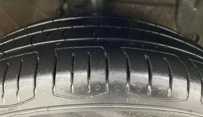 2014 Hyundai Xcent S (O) 1.2, Petrol, Manual, 79,915 km, Right Front Tyre Tread