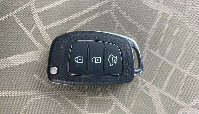 2014 Hyundai Xcent S (O) 1.2, Petrol, Manual, 79,915 km, Key Close Up
