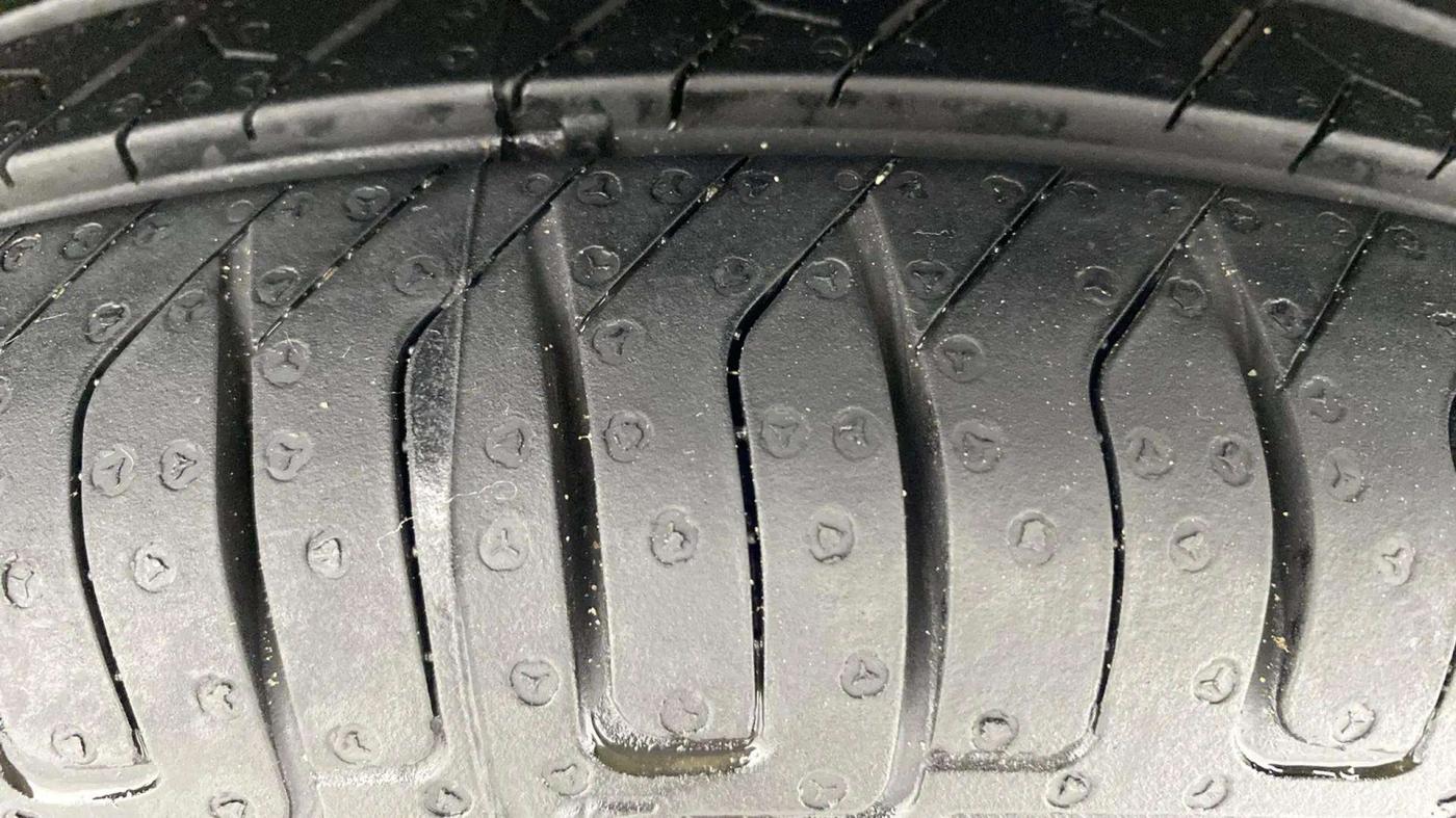 2015 Renault Kwid RXL, Petrol, Manual, 42,211 km, Left Rear Tyre Tread