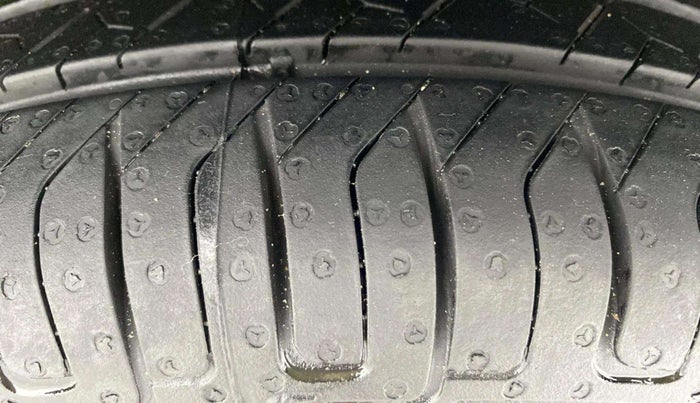 2015 Renault Kwid RXL, Petrol, Manual, 24,132 km, Left Rear Tyre Tread