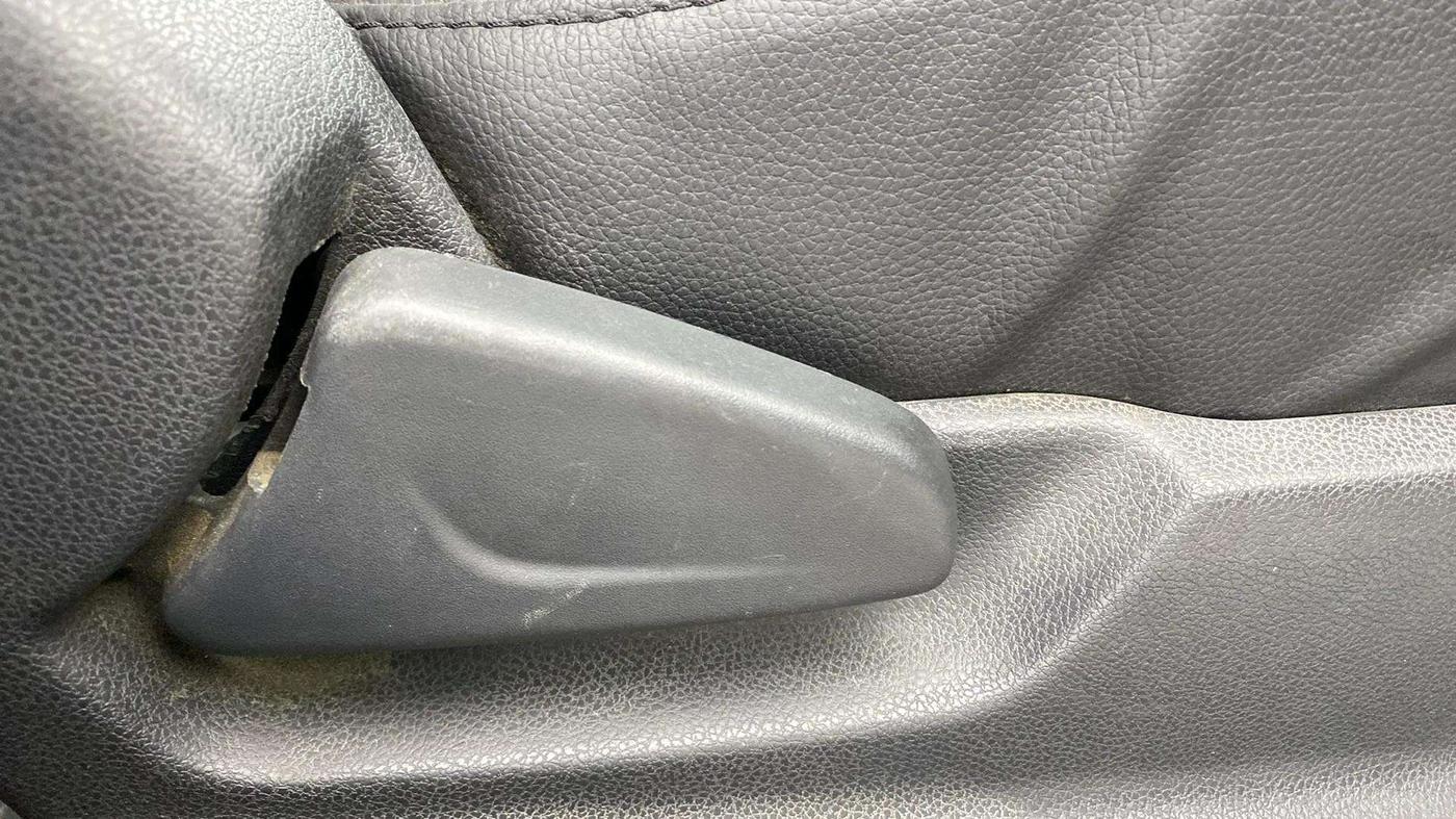 2015 Renault Kwid RXL, Petrol, Manual, 42,211 km, Driver Side Adjustment Panel