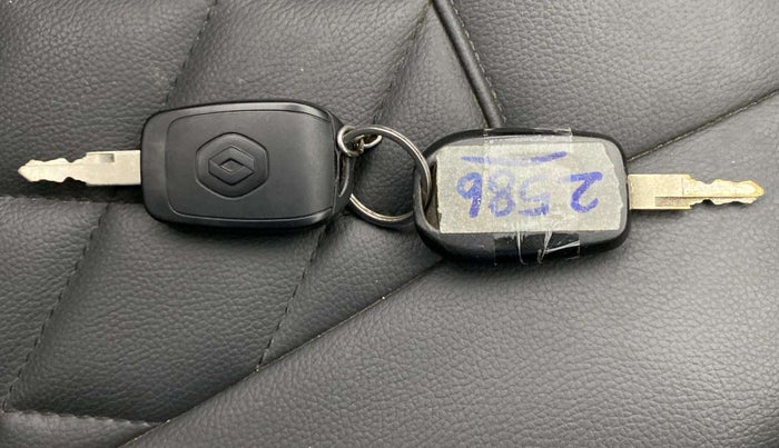 2015 Renault Kwid RXL, Petrol, Manual, 24,132 km, Key Close Up